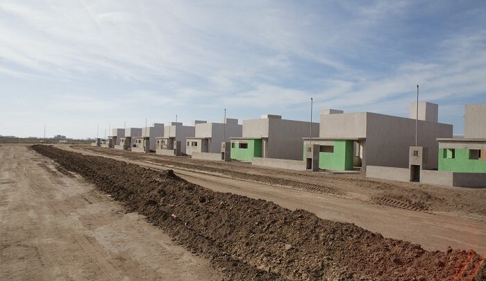 Mas derechosEn Tres Lomas, Pellegrini y Trenque Lauquen avanza la construcción de 232 casas