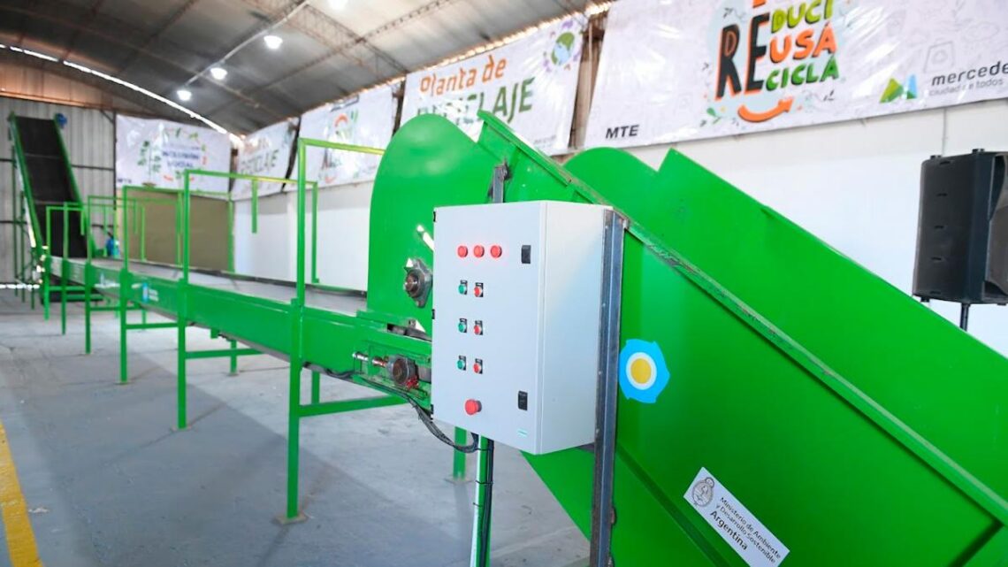 En MercedesCabandié inauguró una planta de reciclaje donde antes funcionaba un basural