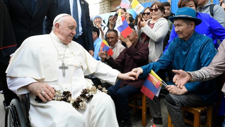 SOLO 1400 CATOLICOS ENTRE 3 MILLONES DE BUDISTASEl Papa Francisco visita Mongolia, un país estratégico por su ubicación entre China y Rusia