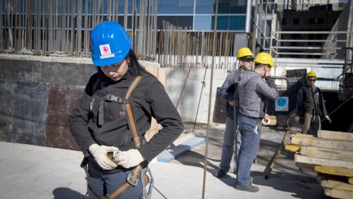 Gracias a las políticas públicasCrece el empleo de mujeres en el sector de la construcción