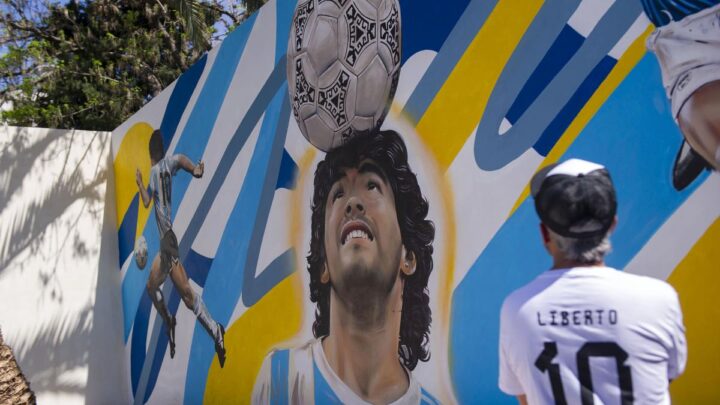 En su casa de Devoto«Maradona como el D10S que cuida su templo», el nuevo homenaje a Diego