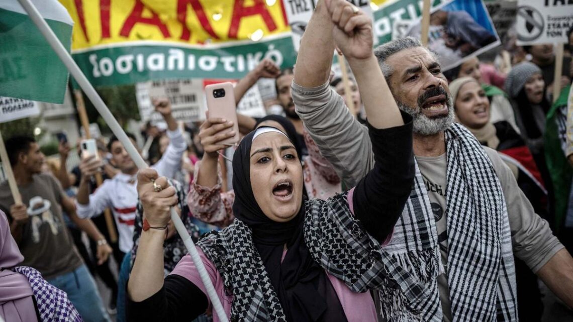 Hubo gases lacrimógenos en ParísMiles de personas marcharon en Medio Oriente y Europa en apoyo a los palestinos de Gaza