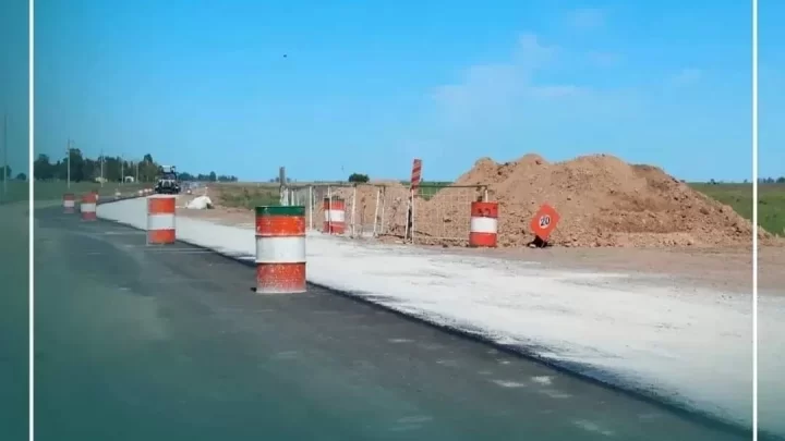 EN EL DISTRITO DE PILAAvanzan a muy buen ritmo los trabajos de asfaltado integral del acceso a la localidad de Casalins