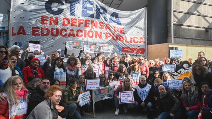 Repercusiones tras los anunciosLa Ctera rechazó el DNU: «restringe derecho a huelga»