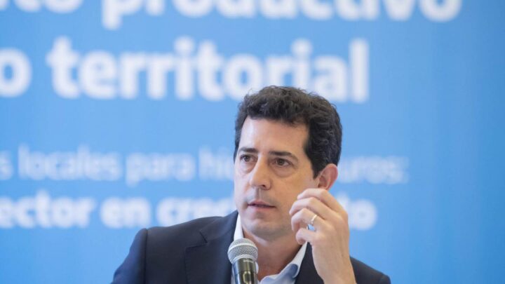 Críticas al ministro de EconomíaDe Pedro acusó a Caputo de ser «responsable del fracaso económico» del gobierno de Macri