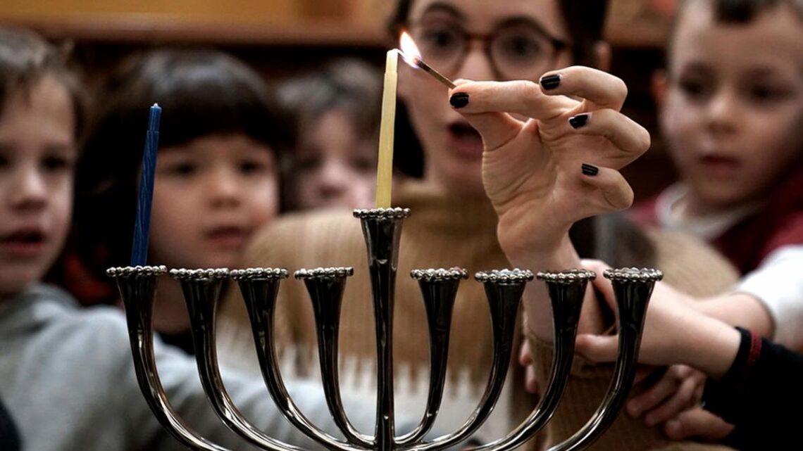 Organizada por la Asociación IsraelitaMilei asistirá al acto central de la festividad judía de Janucá