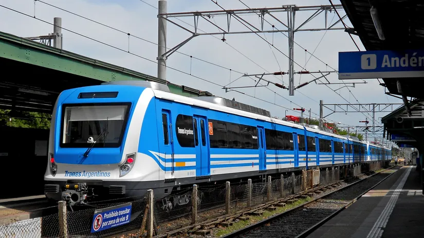 GOLPE AL BOLSILLOEl gobierno autorizó un nuevo aumento en los trenes suburbanos, que regirá a partir del 15 de enero