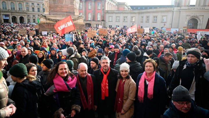 Ante la sede del ParlamentoUnas 100.000 personas formarán una cadena humana contra la ultraderecha en Berlín