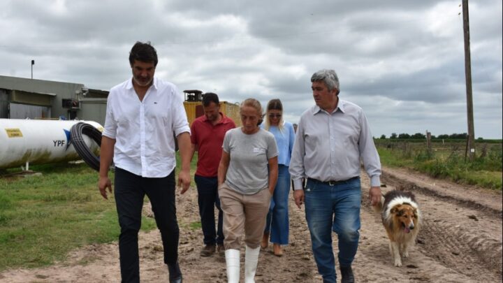 EN EL DISTRITO DE BRANDSENEl intendente Fernando Raitelli recibió al ministro Javier Rodríguez y visitaron un tambo agroecológico