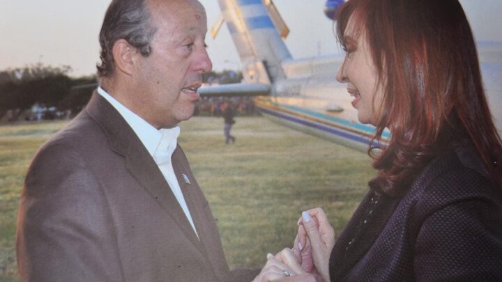 Mar ChiquitaMensaje de Paredi a CFK en el día de su cumpleaños: «Siempre guardaremos el hermoso recuerdo de tu visita a Santa Clara del Mar»