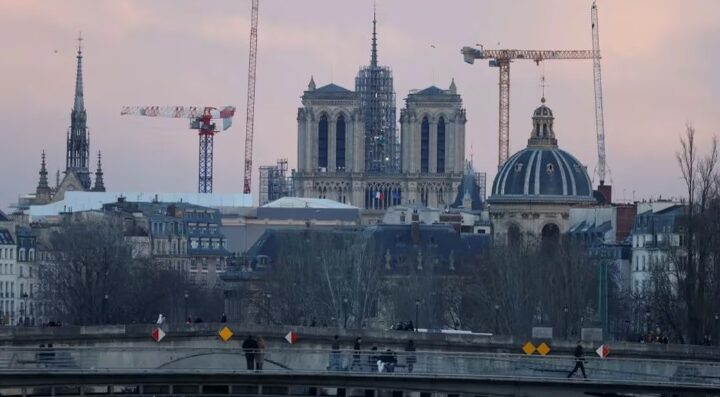 Tras el incendio de 2019Se inició el desmantelamiento de andamios en la catedral de Notre Dame