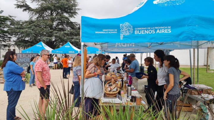 BENEFICIO PARA LOS PRODUCTORES LOCALES«Mercados Bonaerenses» llegó por primera vez a la ciudad de Dolores, tras la gestiones del intendente