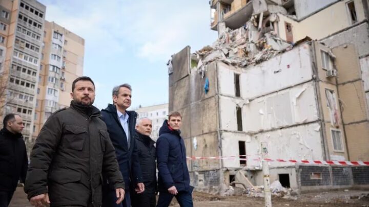 El presidente ucraniano y Kyriakos Mitsotakis salieron ilesosAl menos cinco muertos en un ataque con drones rusos cerca de donde estaba Zelensky junto al primer ministro griego en Odesa