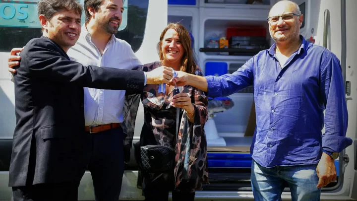 BalcarceDi Gerónimo aseguró que la entrega de la nueva ambulancia es una “inversión histórica”